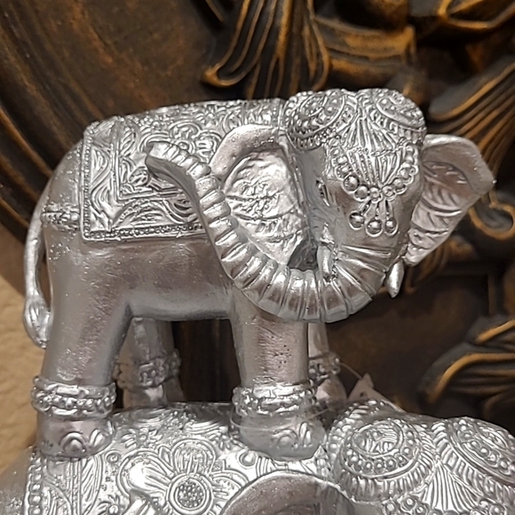 18" Silver Glam Elephant Trio Sculpture - Picture 6 of 10